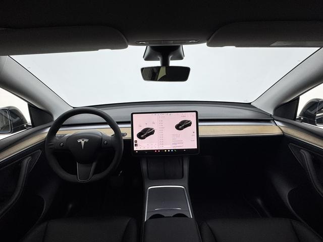 Tesla Model Y 2021 thumb 12