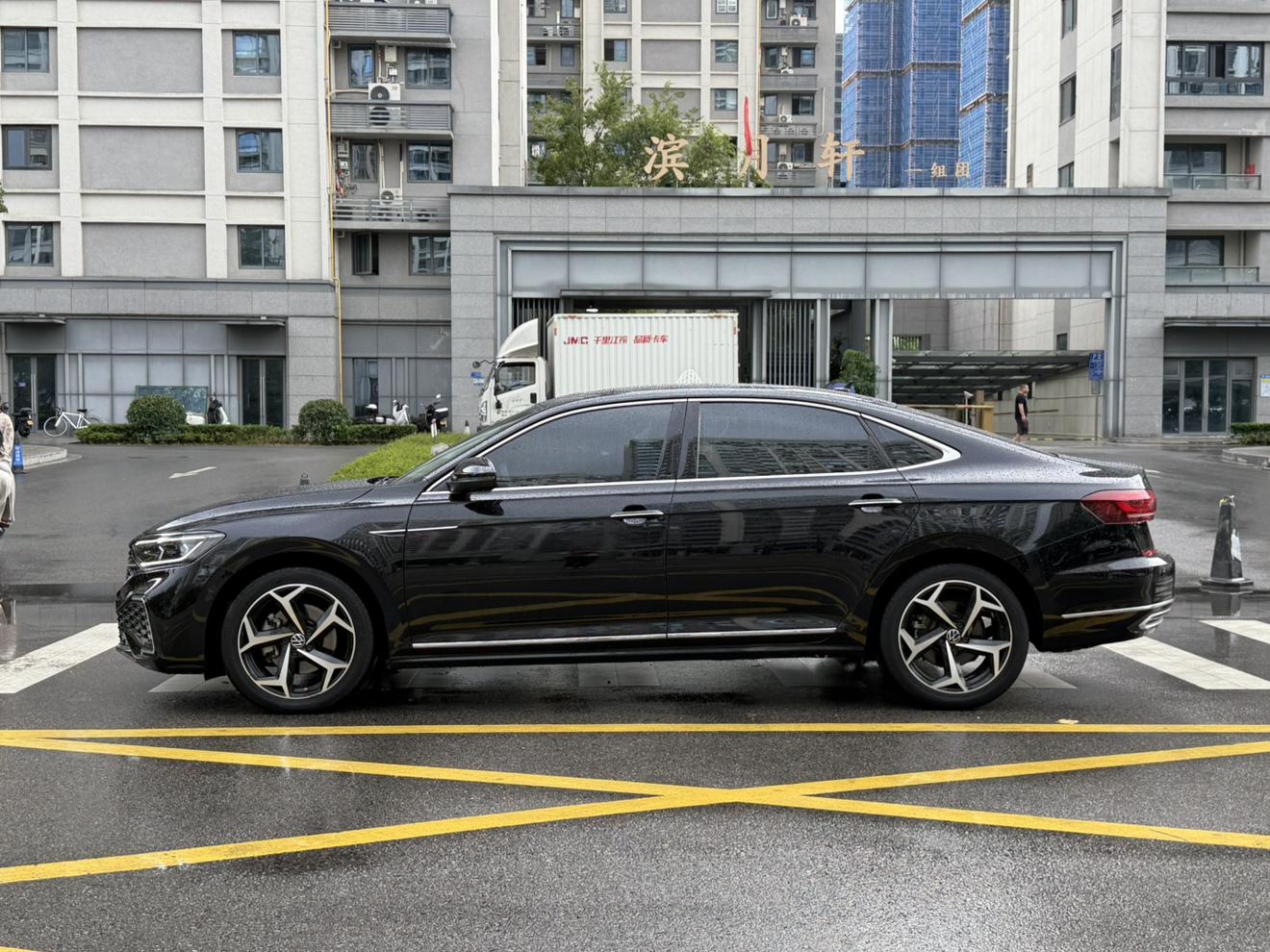 Volkswagen Passat (North America and China) 2023 thumb 2