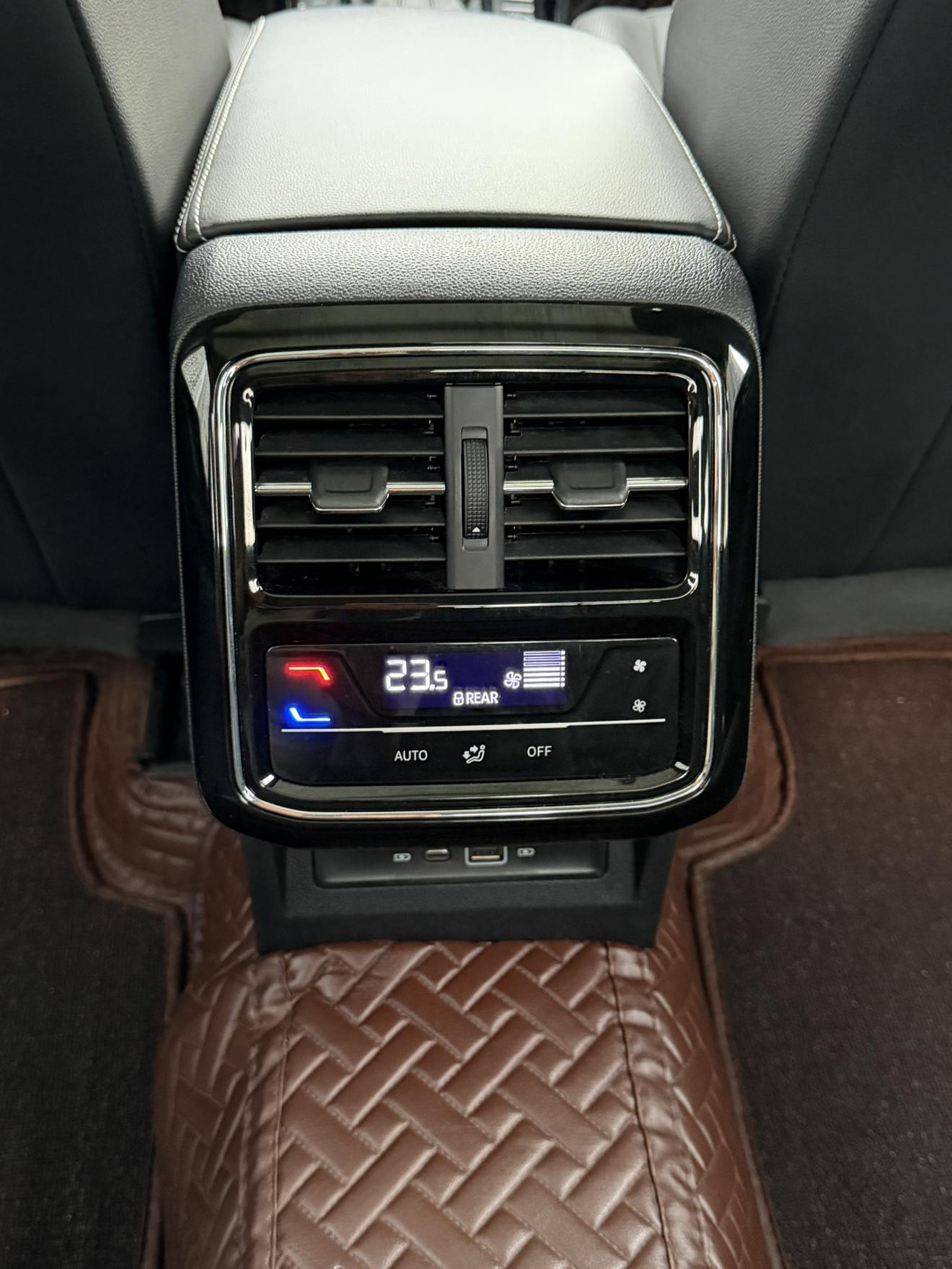 Volkswagen Passat (North America and China) 2023 thumb 3