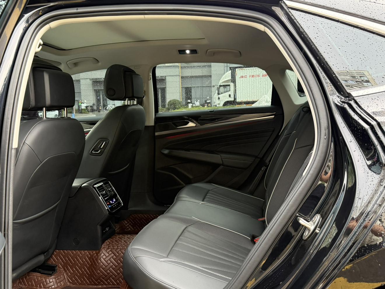 Volkswagen Passat (North America and China) 2023 thumb 10