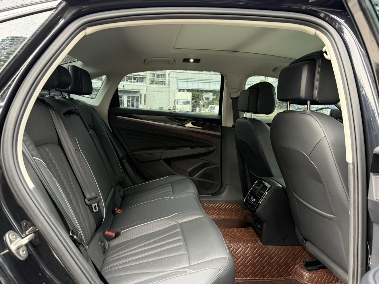 Volkswagen Passat (North America and China) 2023 thumb 11