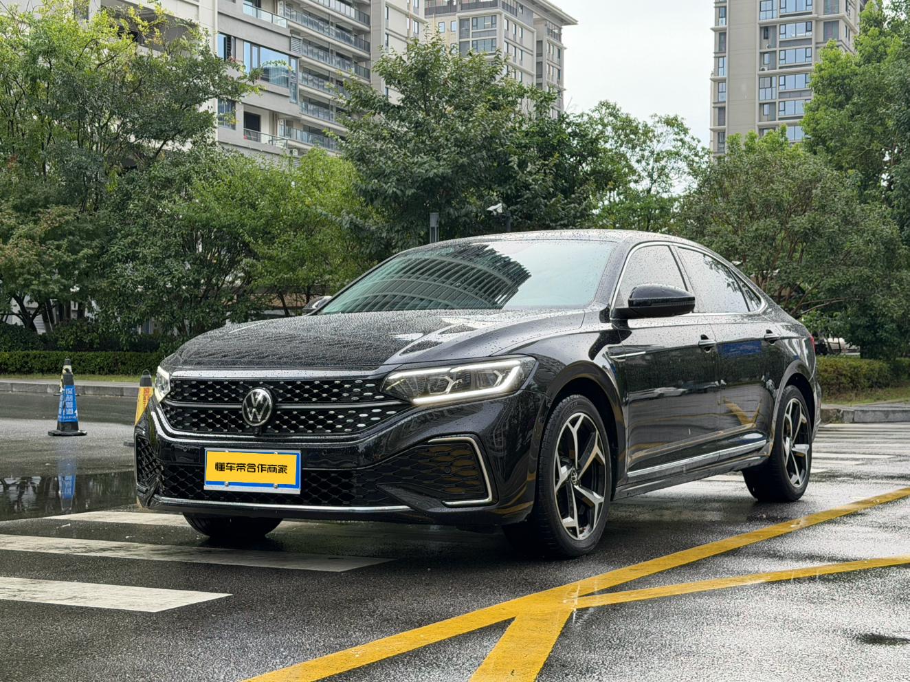 Volkswagen Passat (North America and China) 2023 thumb 12