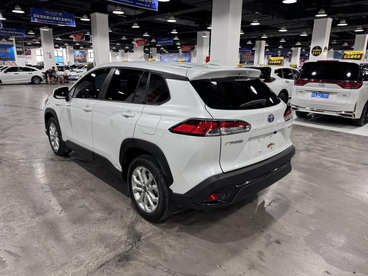 Toyota Frontlander 2023 thumb 2