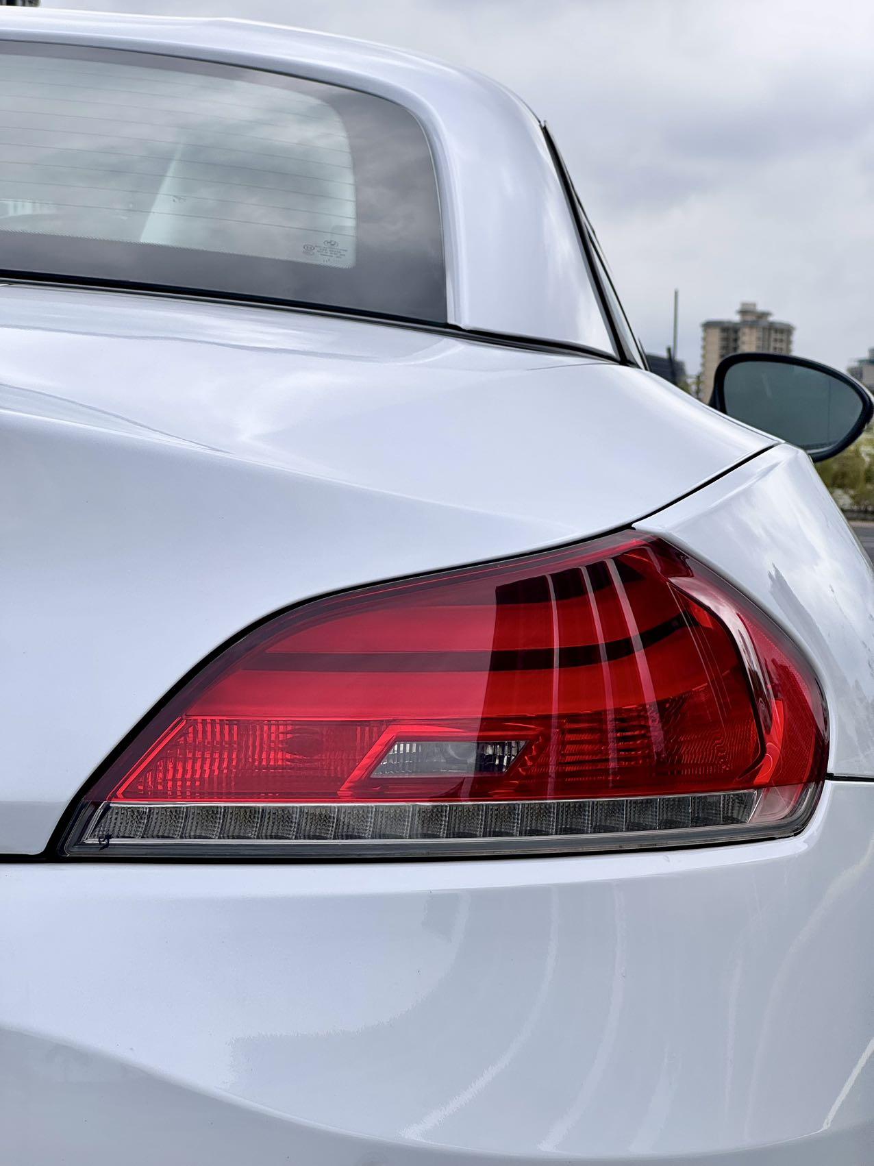 BMW Z4 2012 thumb 8