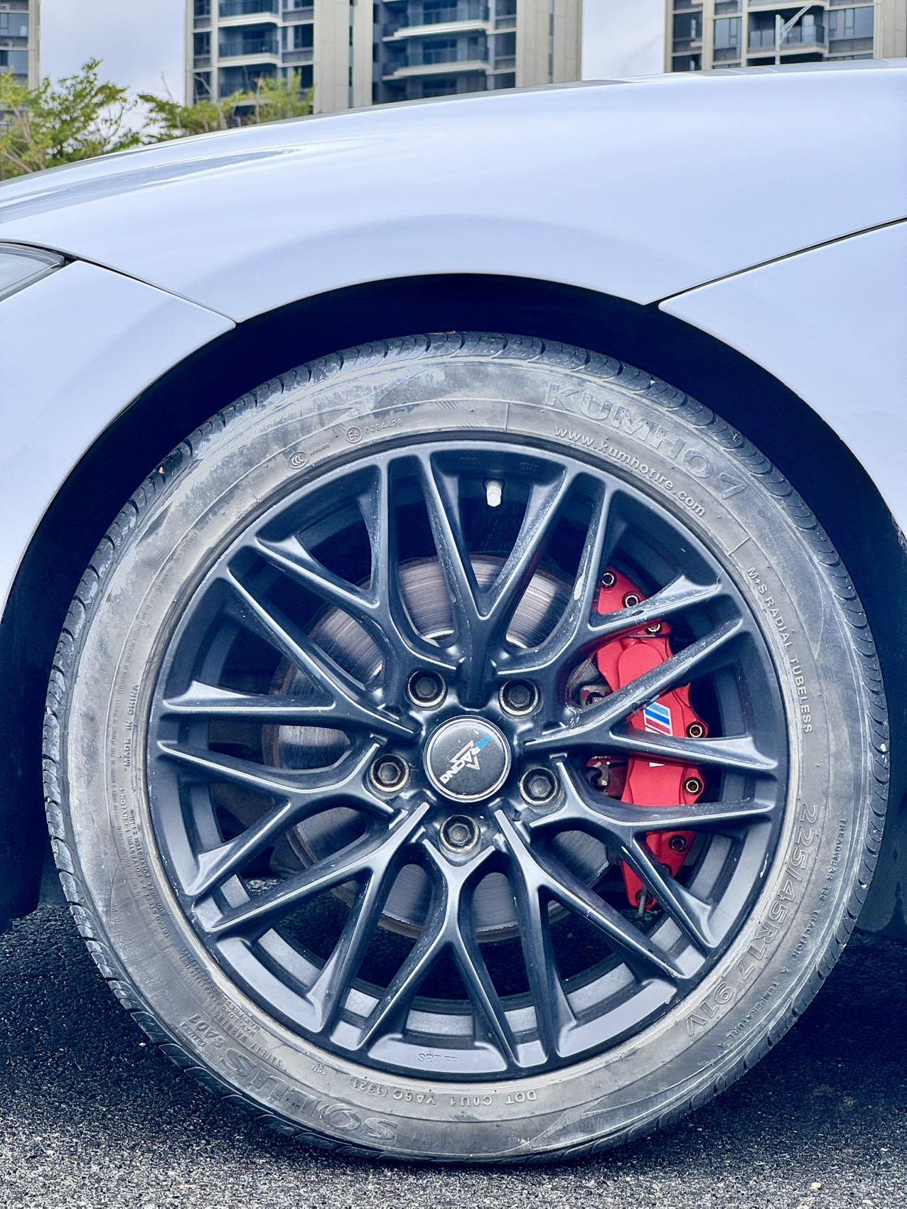BMW Z4 2012 thumb 10