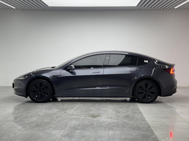 Tesla Model 3 2023 thumb 2