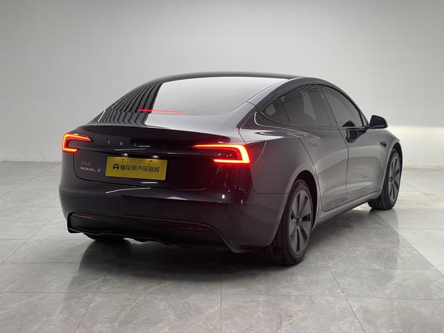 Tesla Model 3 2023 thumb 5