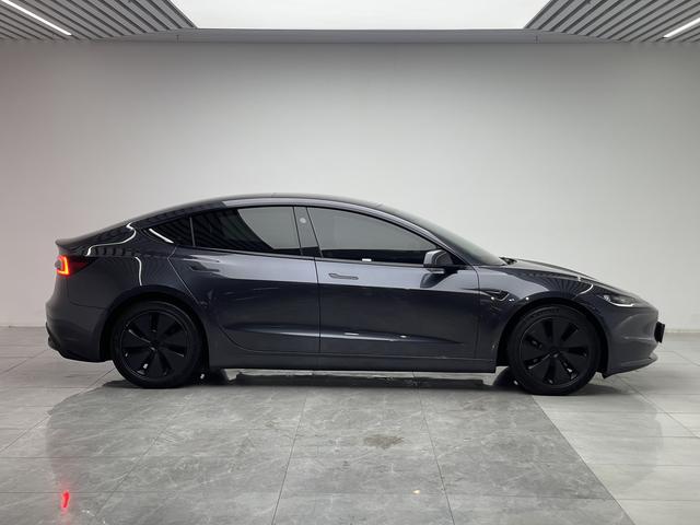 Tesla Model 3 2023 thumb 6