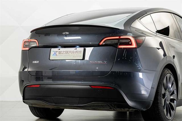 Tesla Model Y 2022 thumb 2