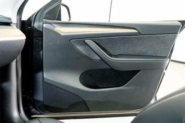 Tesla Model Y 2022 thumb 10