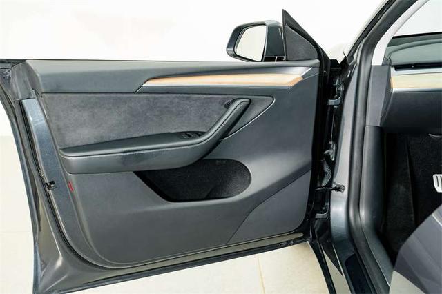 Tesla Model Y 2022 thumb 11