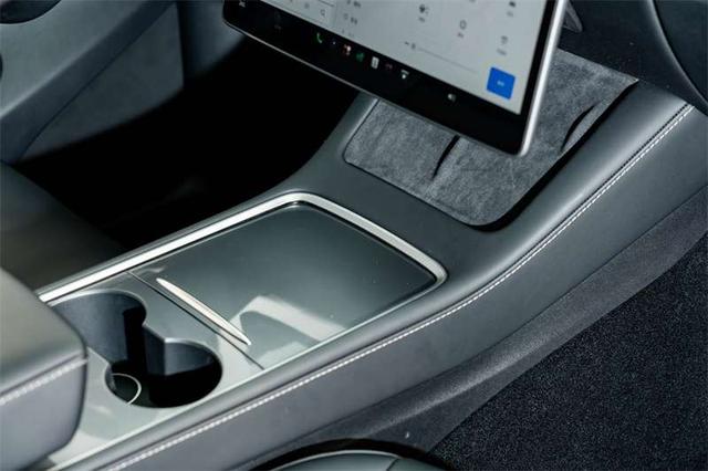 Tesla Model Y 2022 thumb 12