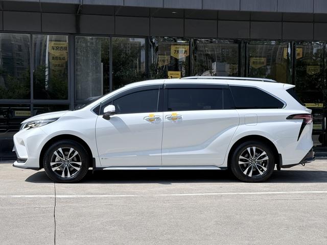 Toyota Granvia 2024 thumb 2