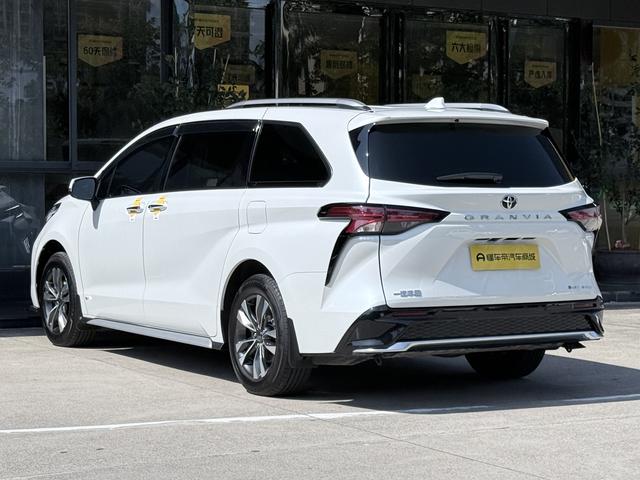 Toyota Granvia 2024 thumb 3