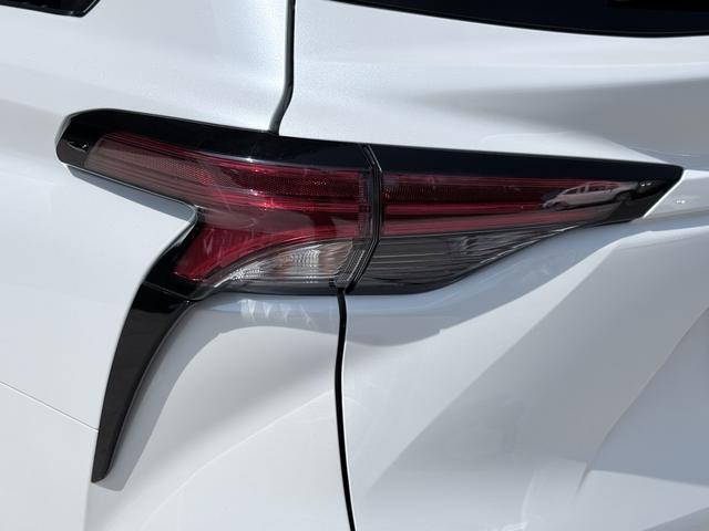 Toyota Granvia 2024 thumb 11