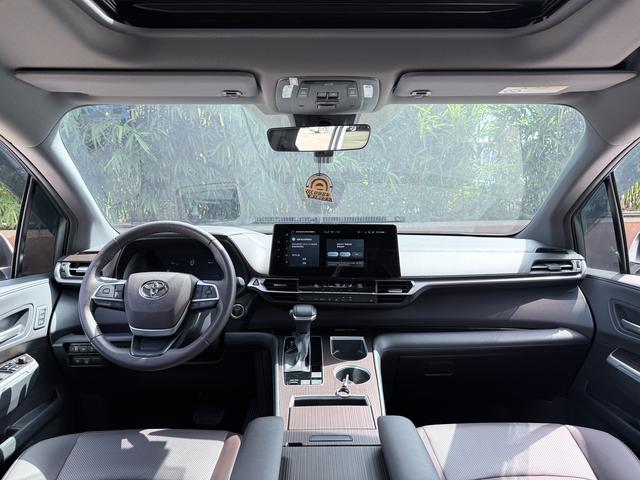 Toyota Granvia 2024 thumb 12