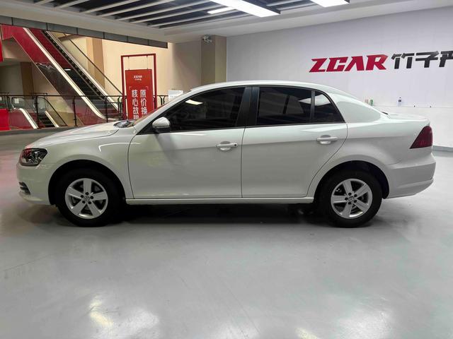 Volkswagen Bora 2014 thumb 2