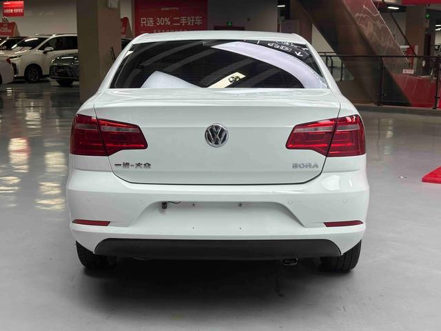 Volkswagen Bora 2014 thumb 4