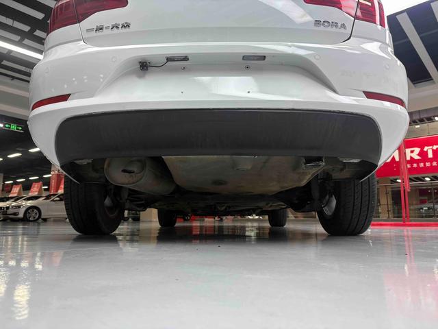 Volkswagen Bora 2014 thumb 12