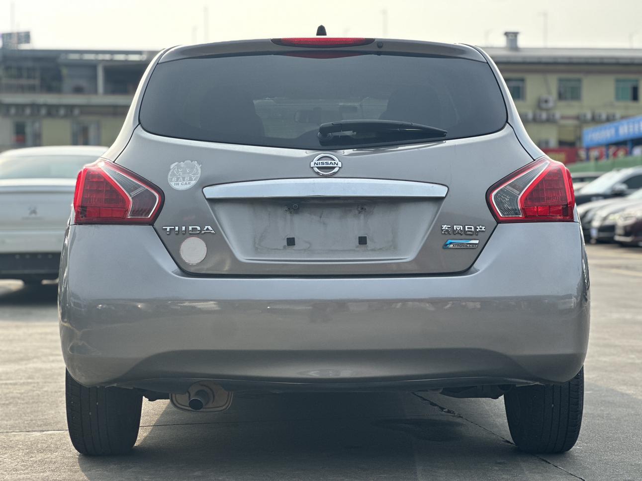 Nissan Tiida 2014 thumb 3