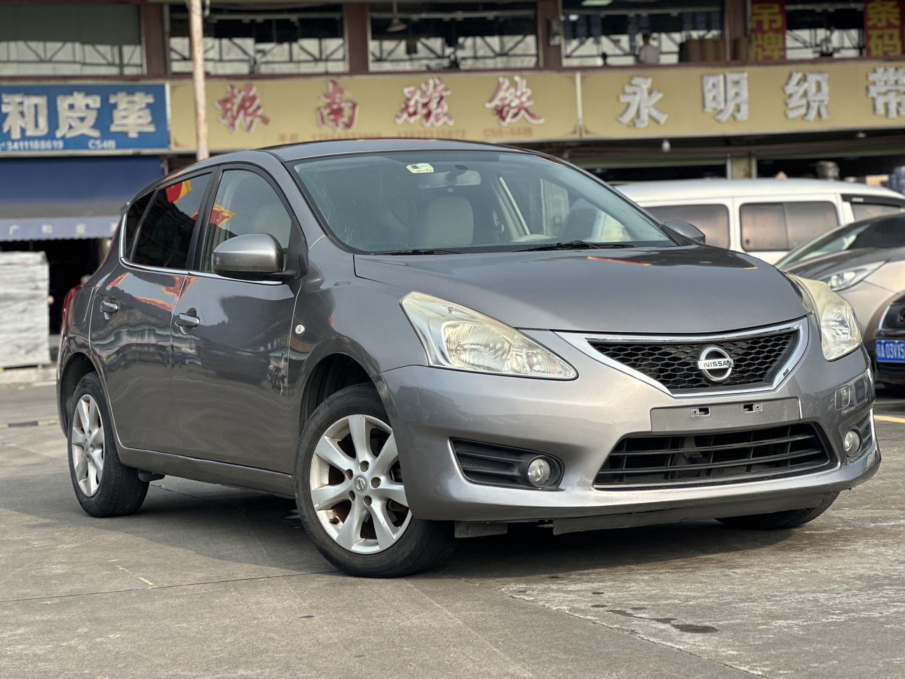 Nissan Tiida 2014 thumb 12