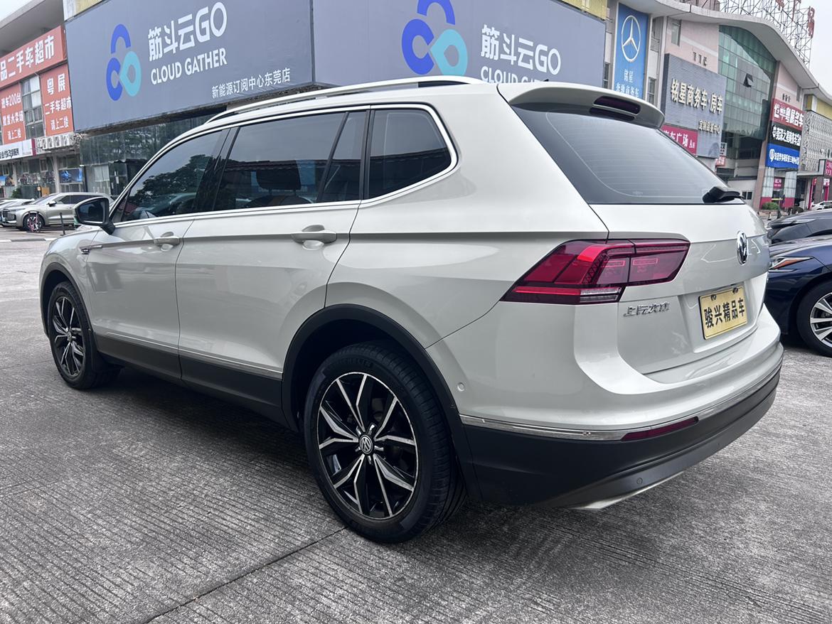 Volkswagen Tiguan 2017 thumb 2