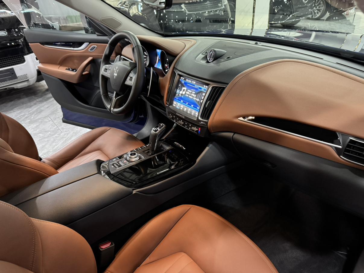 Maserati Levante 2018 thumb 9
