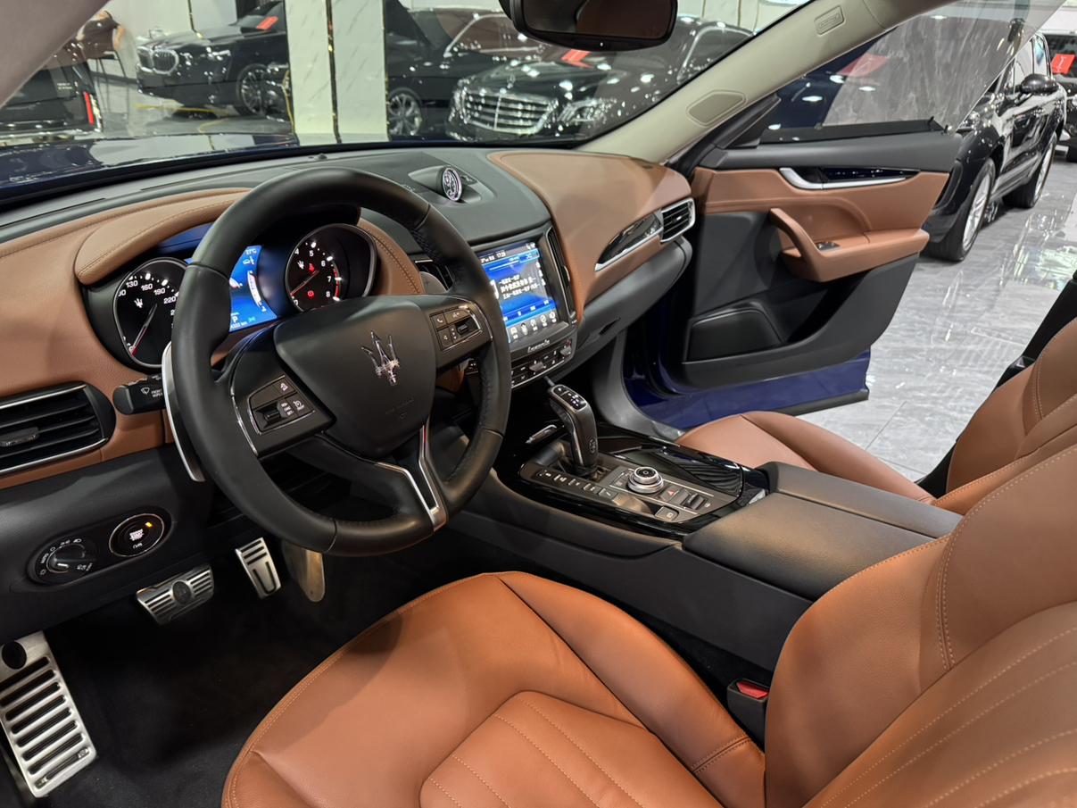 Maserati Levante 2018 thumb 10