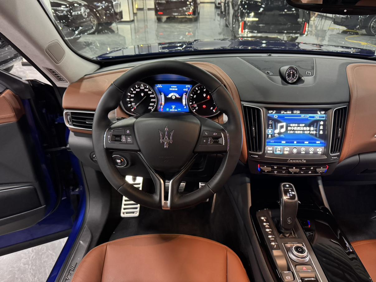 Maserati Levante 2018 thumb 11