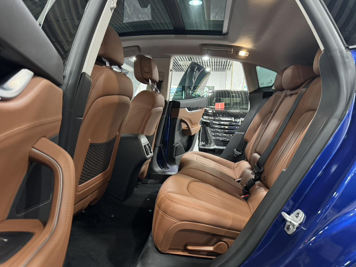 Maserati Levante 2018 thumb 12