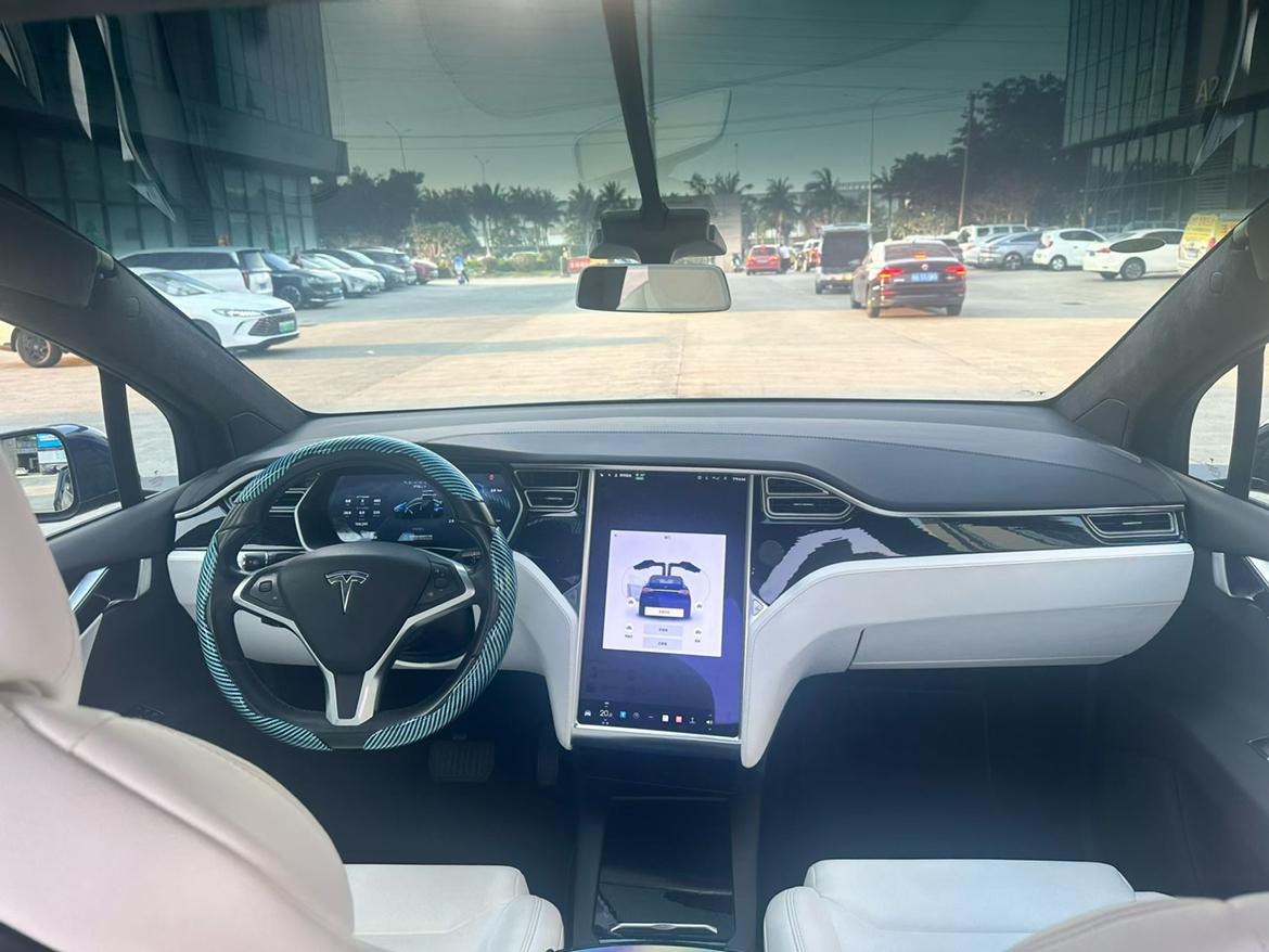 Tesla Model X 2016 thumb 5