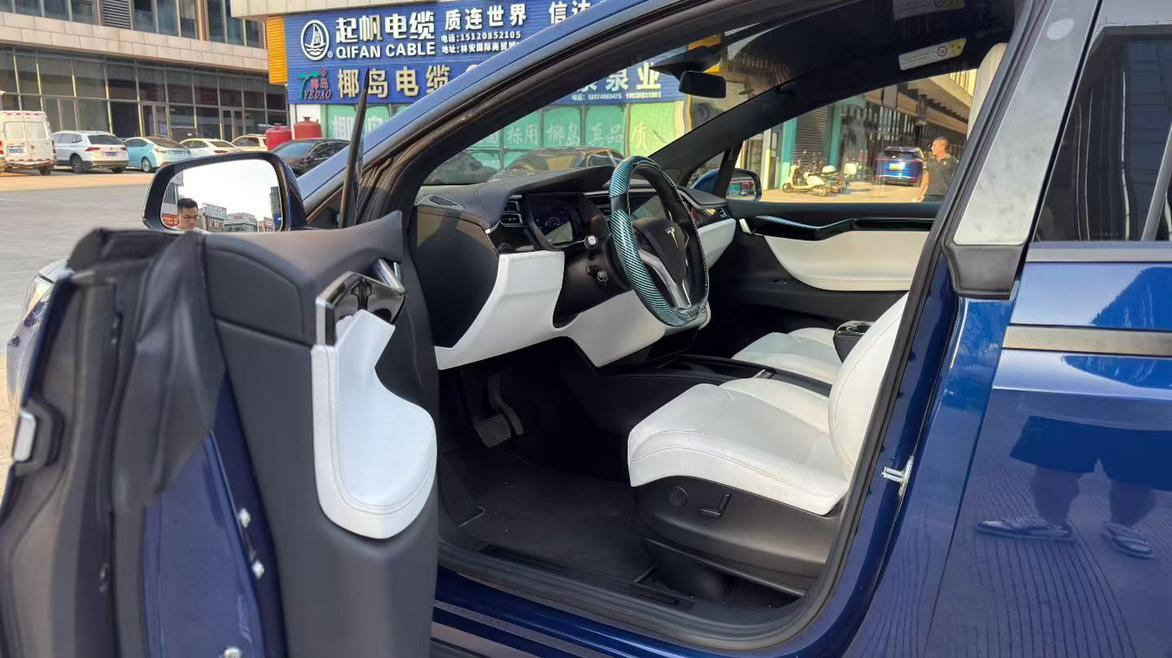 Tesla Model X 2016 thumb 6