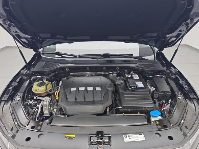 Volkswagen Passat (North America and China) 2023 thumb 8