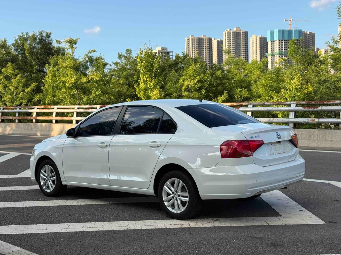 Volkswagen Jetta 2019 thumb 3