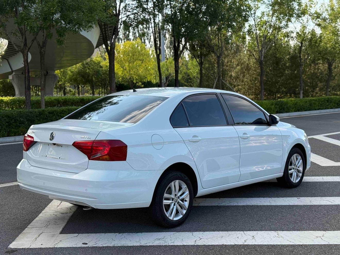 Volkswagen Jetta 2019 thumb 5