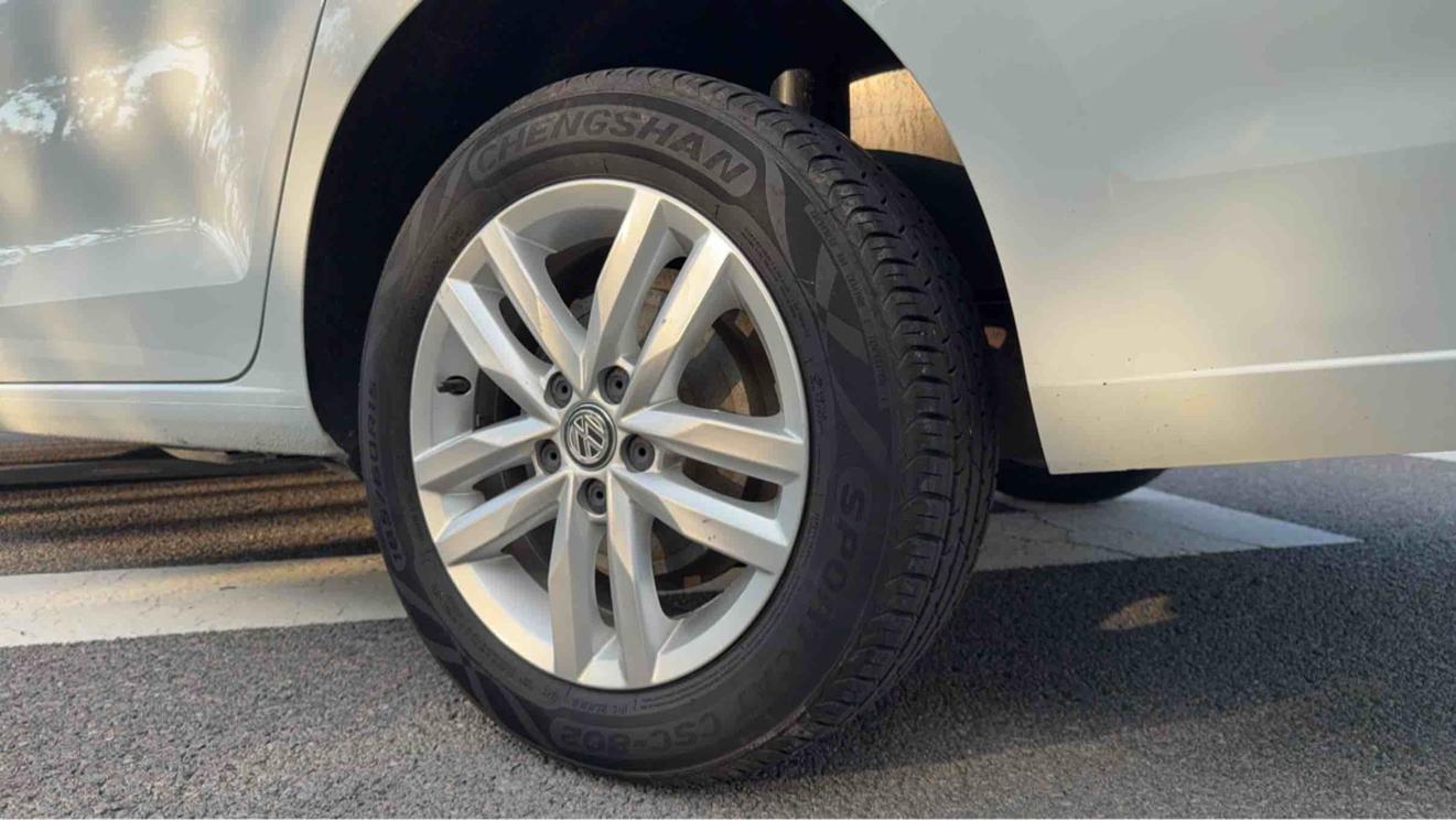 Volkswagen Jetta 2019 thumb 6