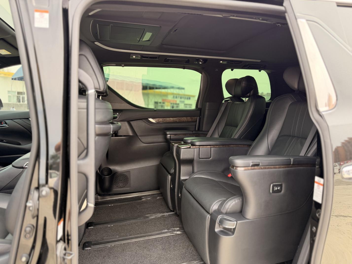 Toyota Vellfire 2021 thumb 7