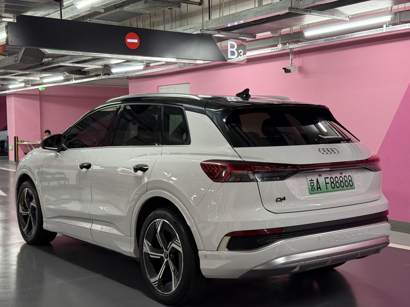Audi Q4 e-tron 2023 thumb 2