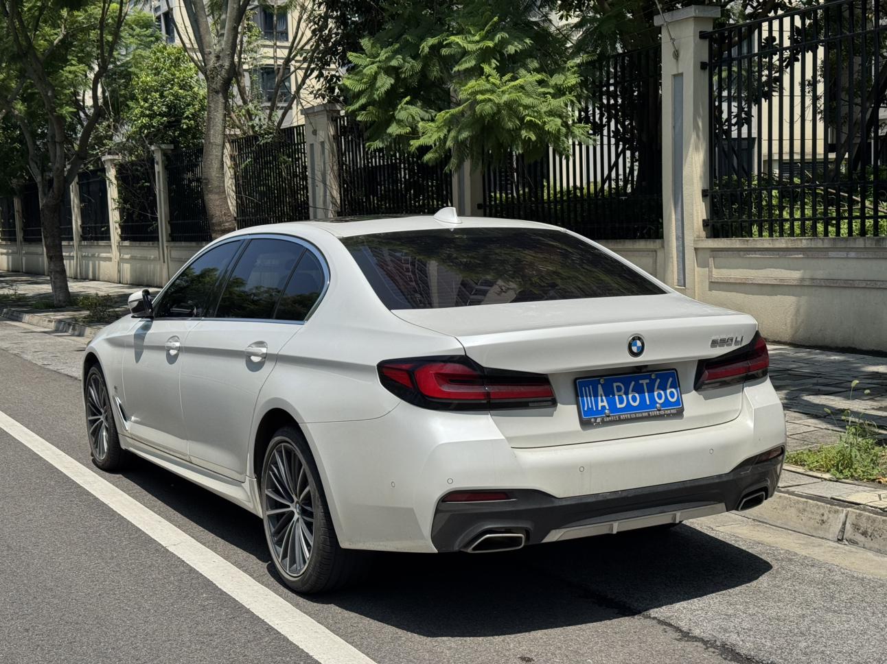 BMW 5 серии 2023 thumb 2