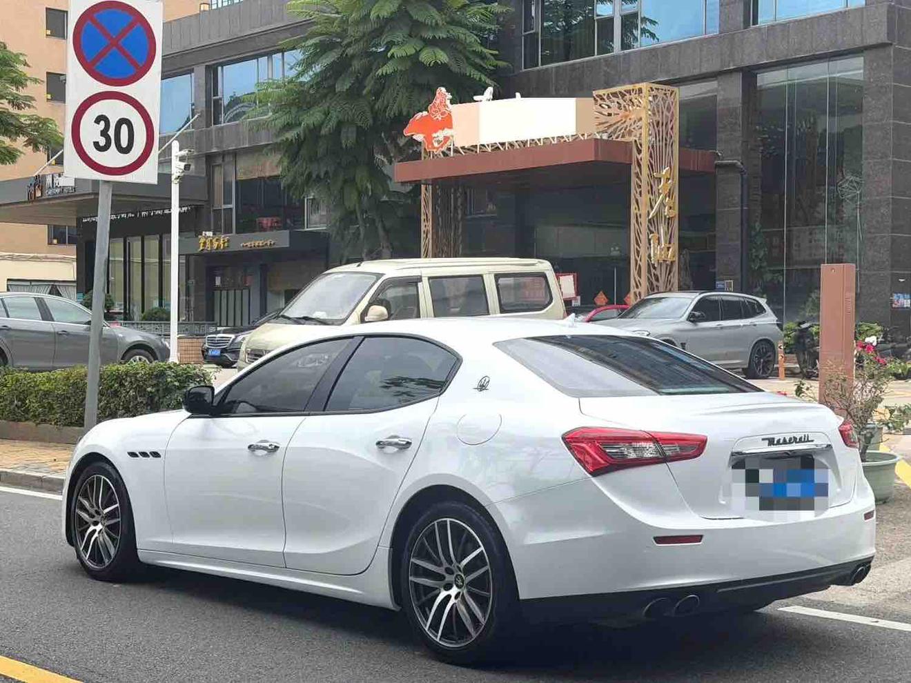 Maserati Ghibli 2014 thumb 2