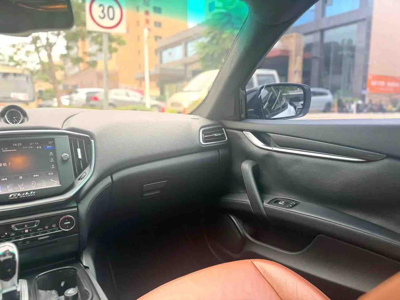 Maserati Ghibli 2014 thumb 5