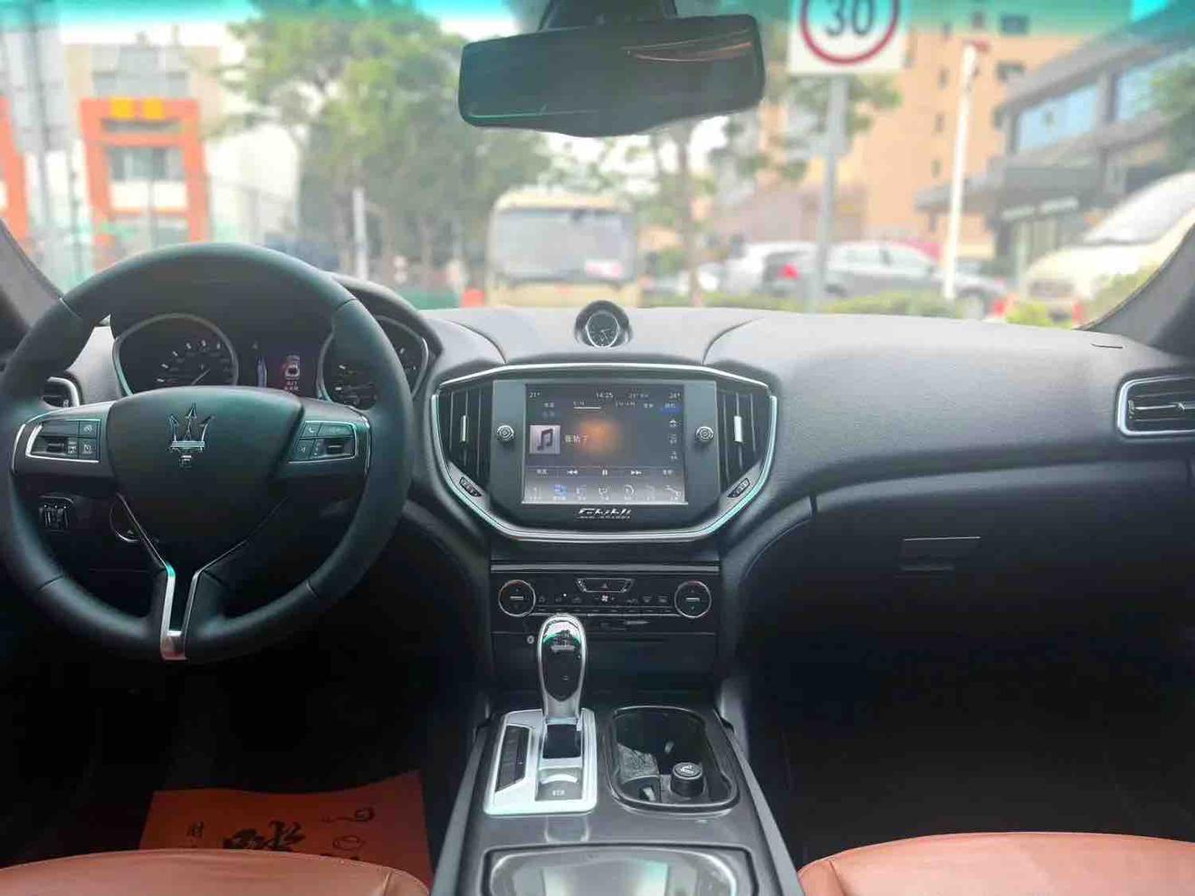 Maserati Ghibli 2014 thumb 7