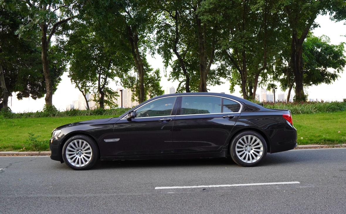 BMW 7 серии 2010 thumb 2