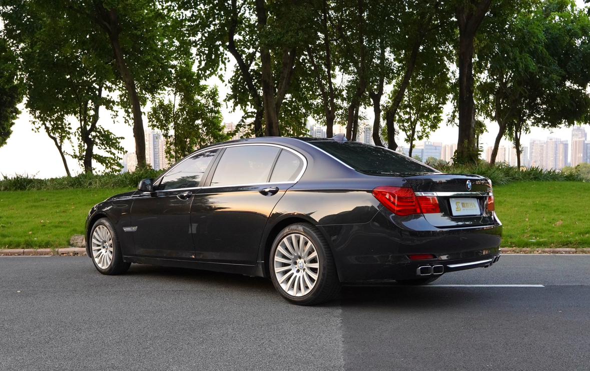 BMW 7 серии 2010 thumb 3