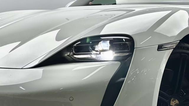 Porsche Taycan 2020 thumb 5