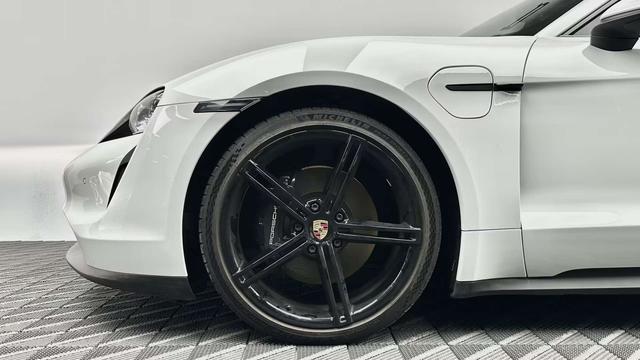 Porsche Taycan 2020 thumb 8