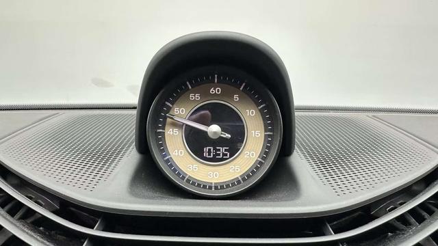 Porsche Taycan 2020 thumb 10