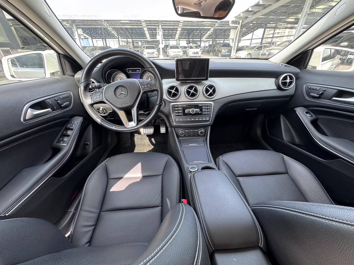 Mercedes-Benz GLA 2015 thumb 6