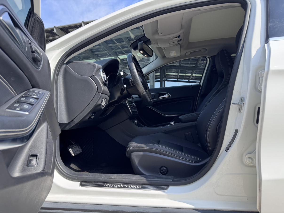 Mercedes-Benz GLA 2015 thumb 8