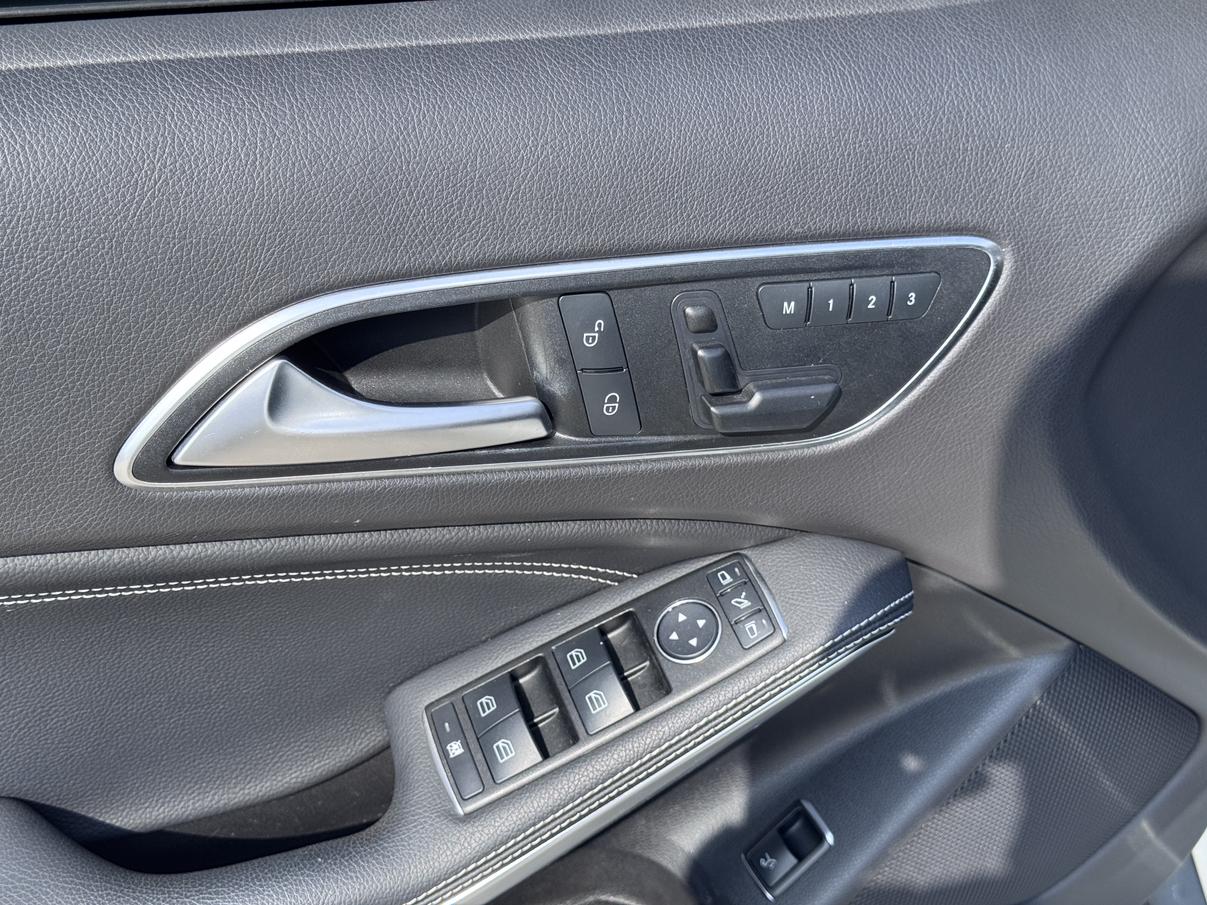 Mercedes-Benz GLA 2015 thumb 10